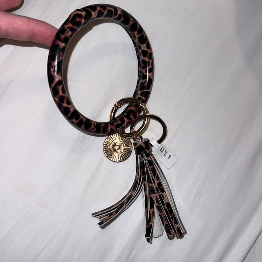 Cheetah Key Chain - Picture 2 of 5